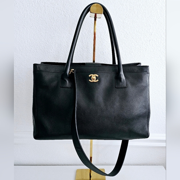 Chanel Black Caviar Tote With Strap & Removable Pouch - Picture 4 of 16